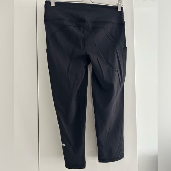 Lululemon black leggings with short inseam and side detailing size 8 - Picture 5 of 7